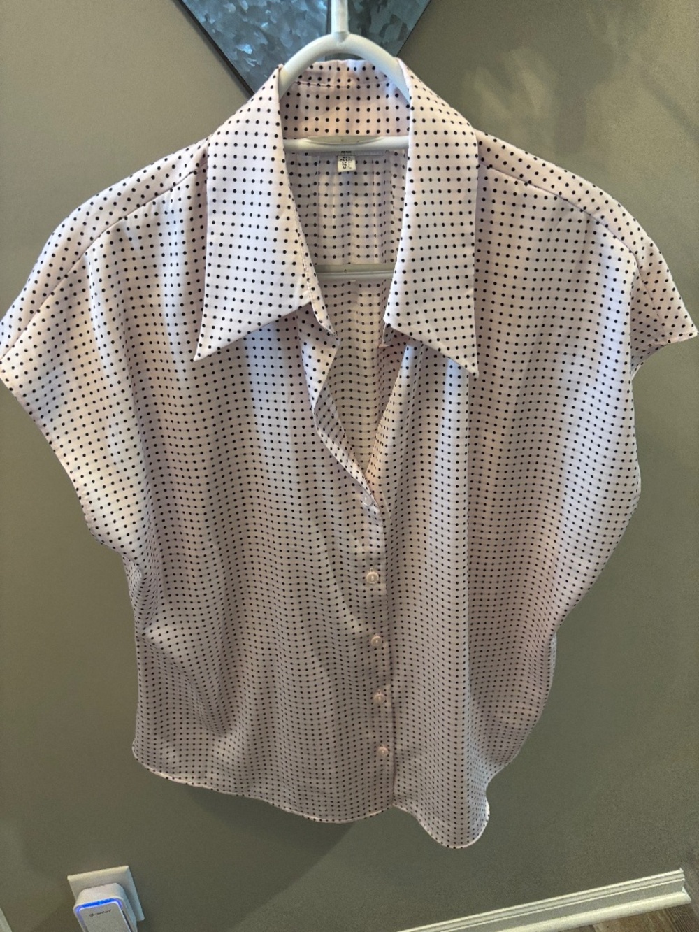 Maison d'Amelie pink with black dots capped sleeved blouse.  Lg